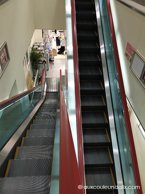 Sekaido escalators