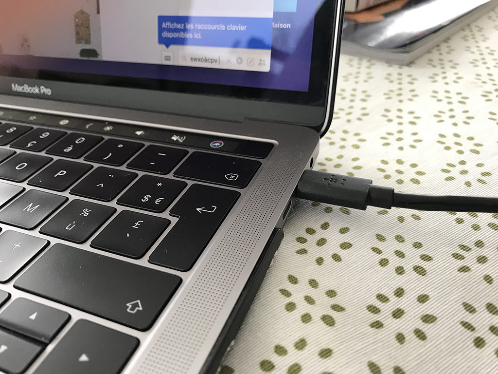 Table lumineuse connectée via un port USB-C